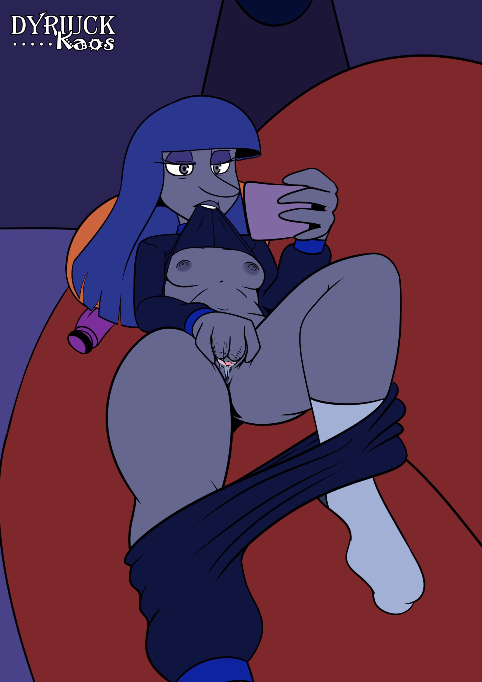 oooh no, 2 months have passed and Ennui is jumping out of my little box... hope you like it