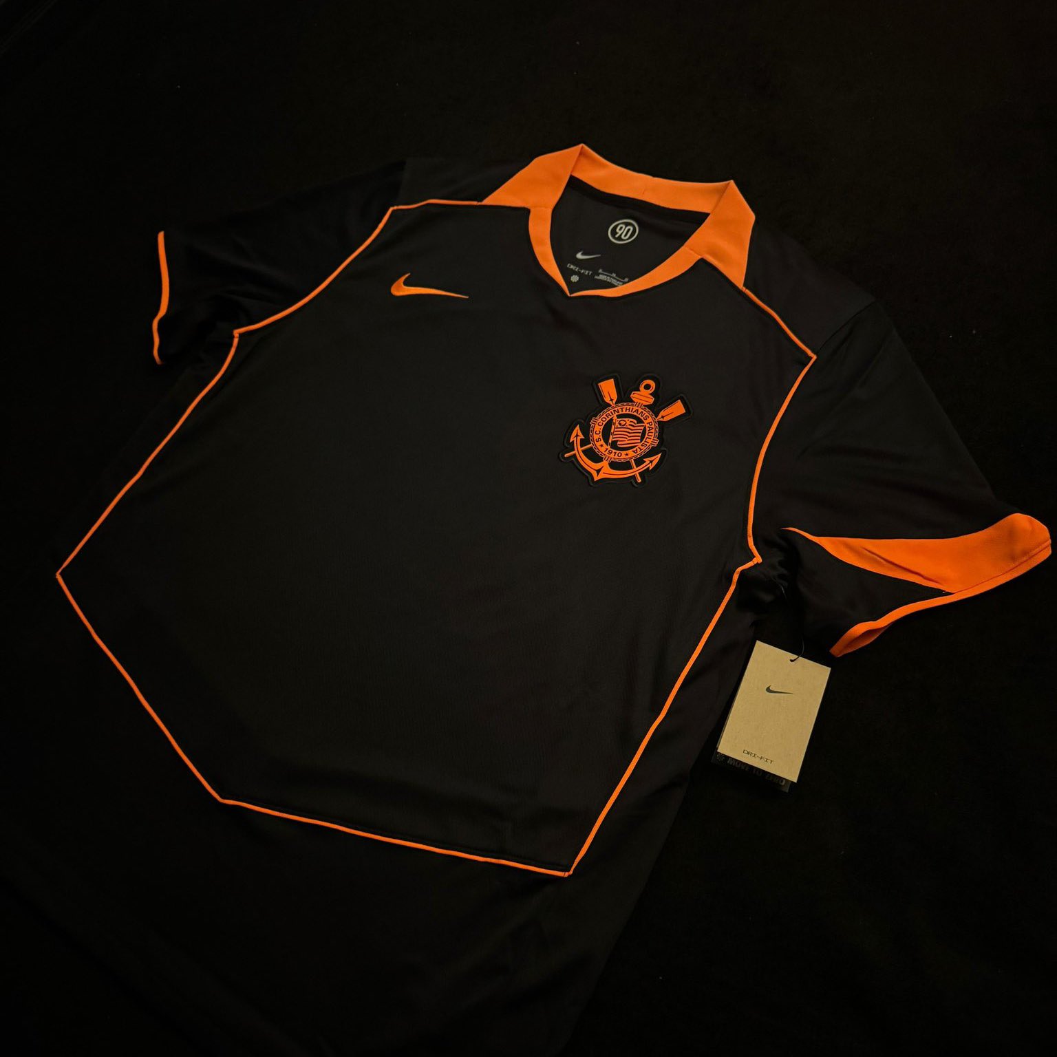 que bagulho FEIO mai é FEI FEIQUE DÓI que troço HORROROSO alguem demite o designer das camisas do corinthians pqp