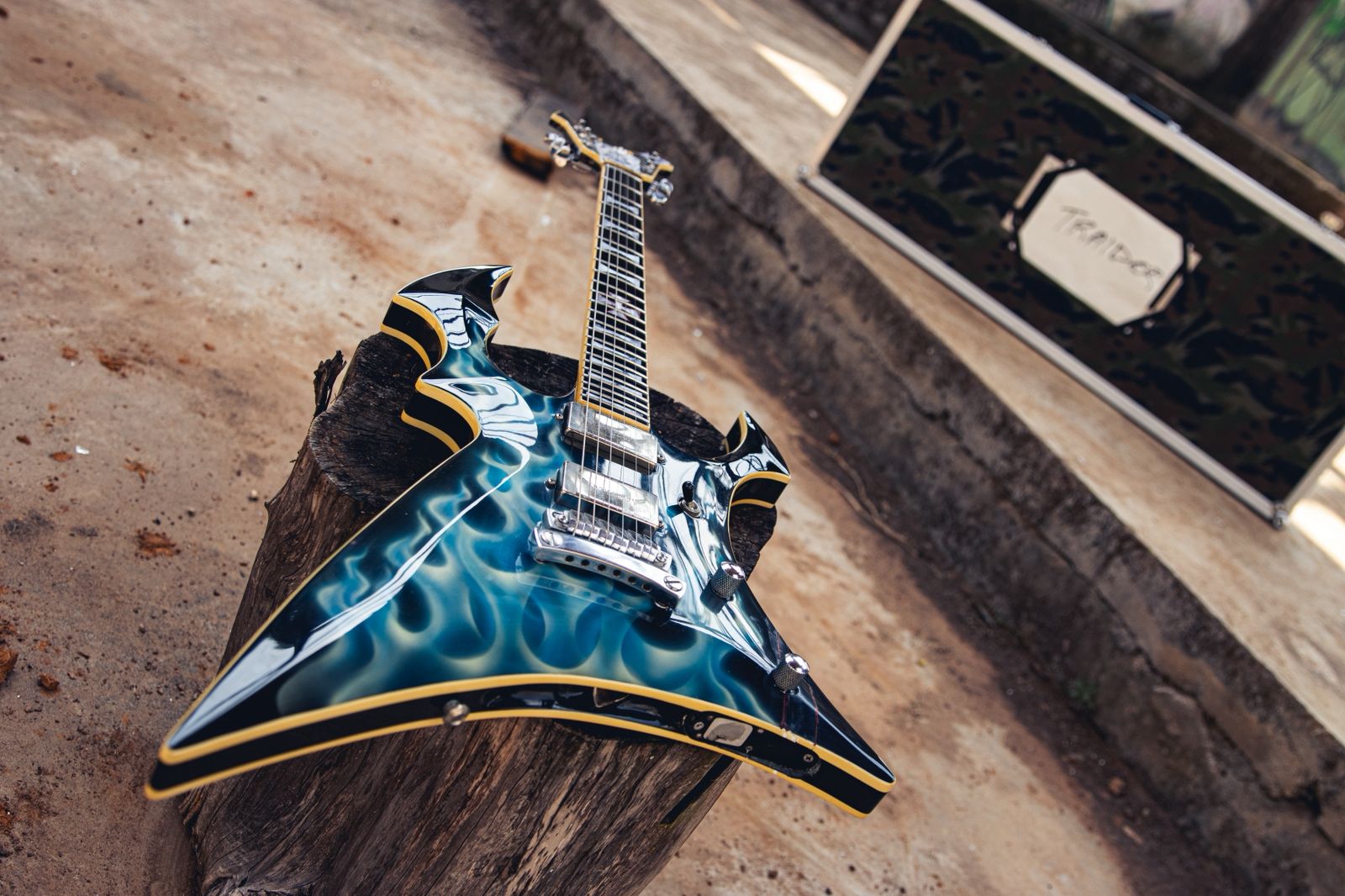 essa guitarra do nando é a mais maneira que eu ja vi na vida não ironicamente