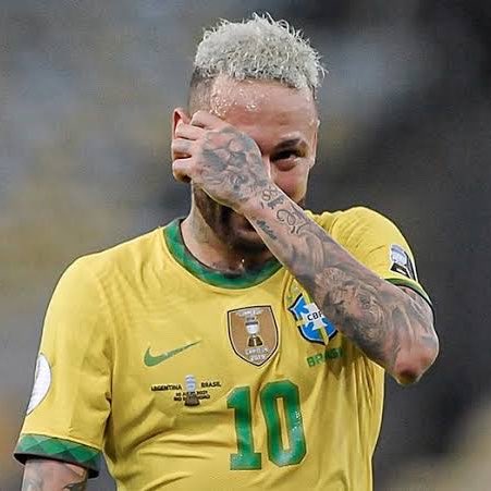 he has a bank account looking like a CPF number, and he gets sad because Maria Vitória used a Gretchen meme to talk shit about him, ah there we go, fuck